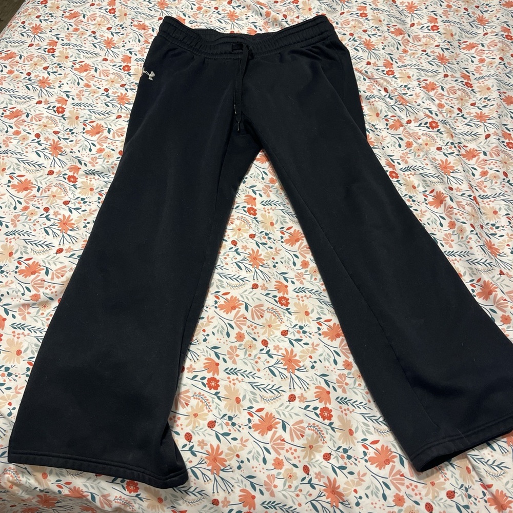 Women’s size small under Armour sweatpants